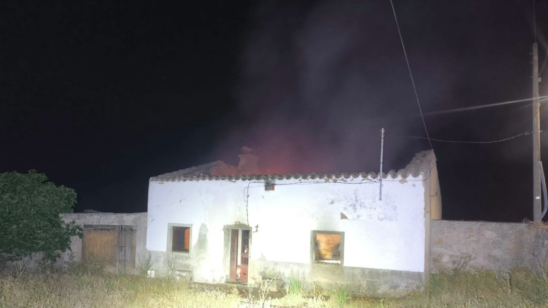 El fuego no da tregua en Pereruela (Zamora): los bomberos intervienen dos veces en la misma vivienda