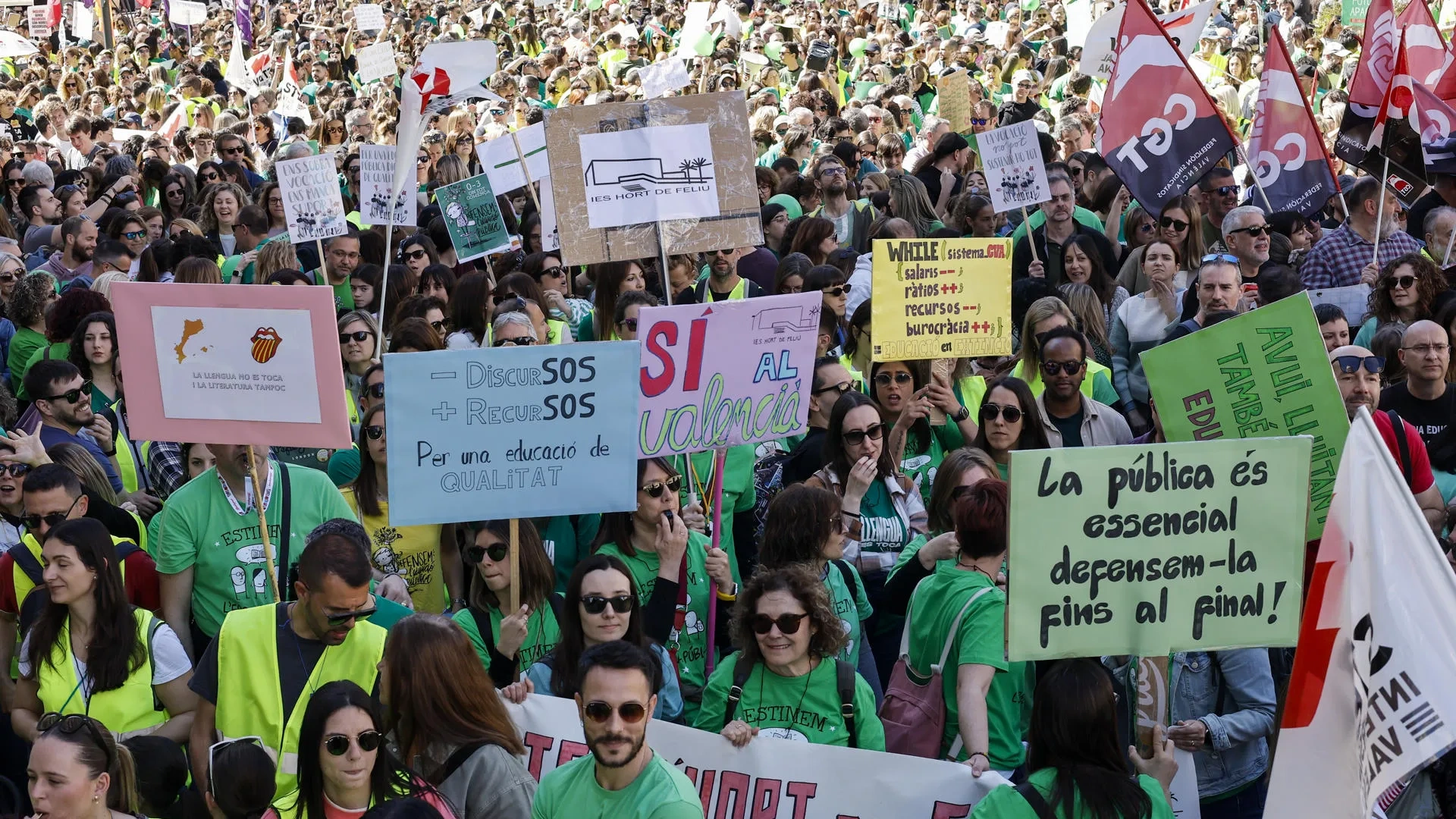 La huelga de profesores se atrinchera en Valencia en plenas pruebas de la PAU