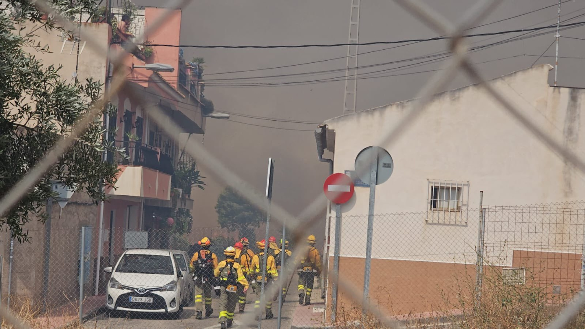 El fuego obliga a evacuar a vecinos en Los Garres y el ayuntamiento pide 