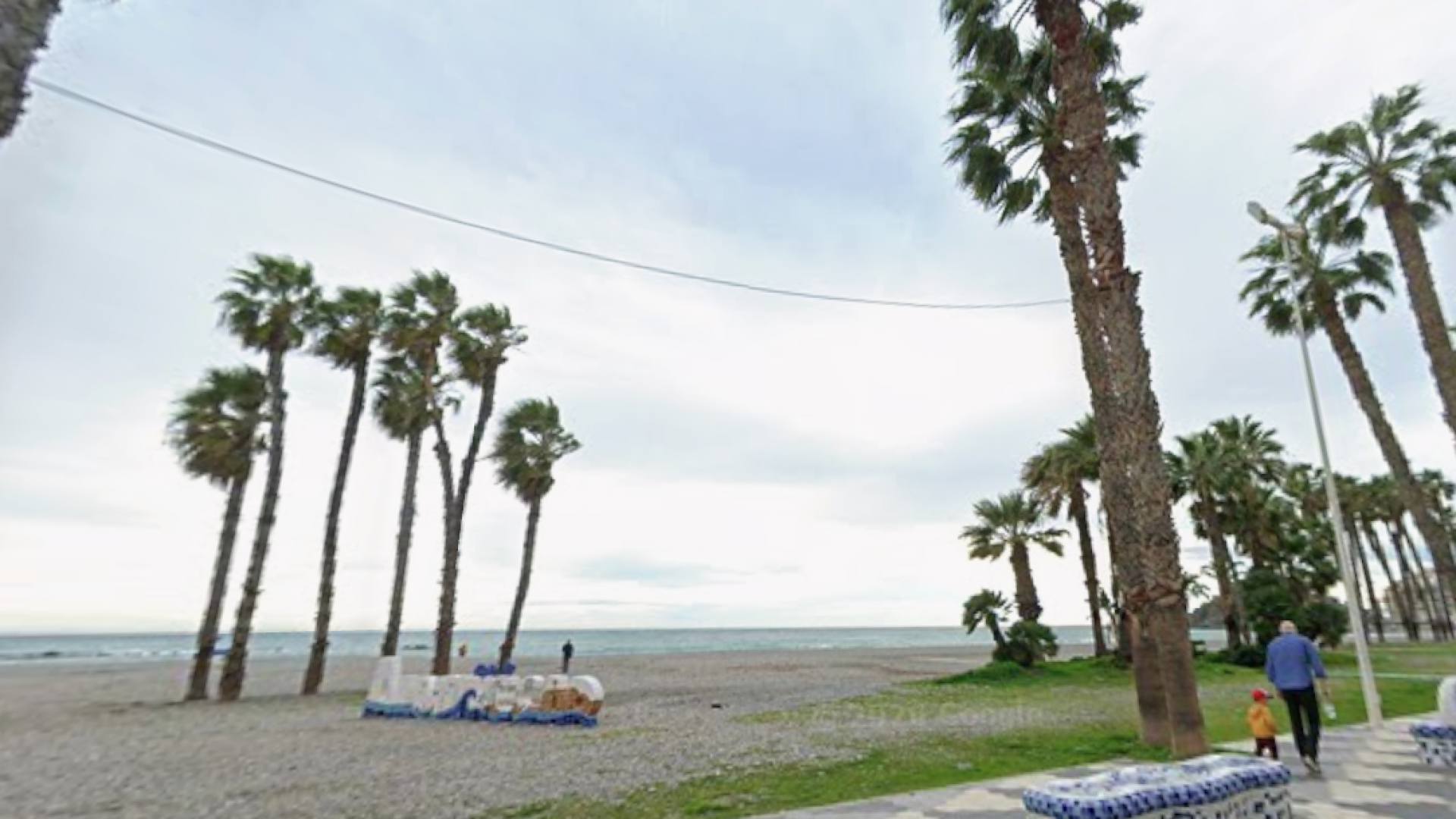 Muere un bañista de 80 años en la playa Puerta del Mar de Almuñécar