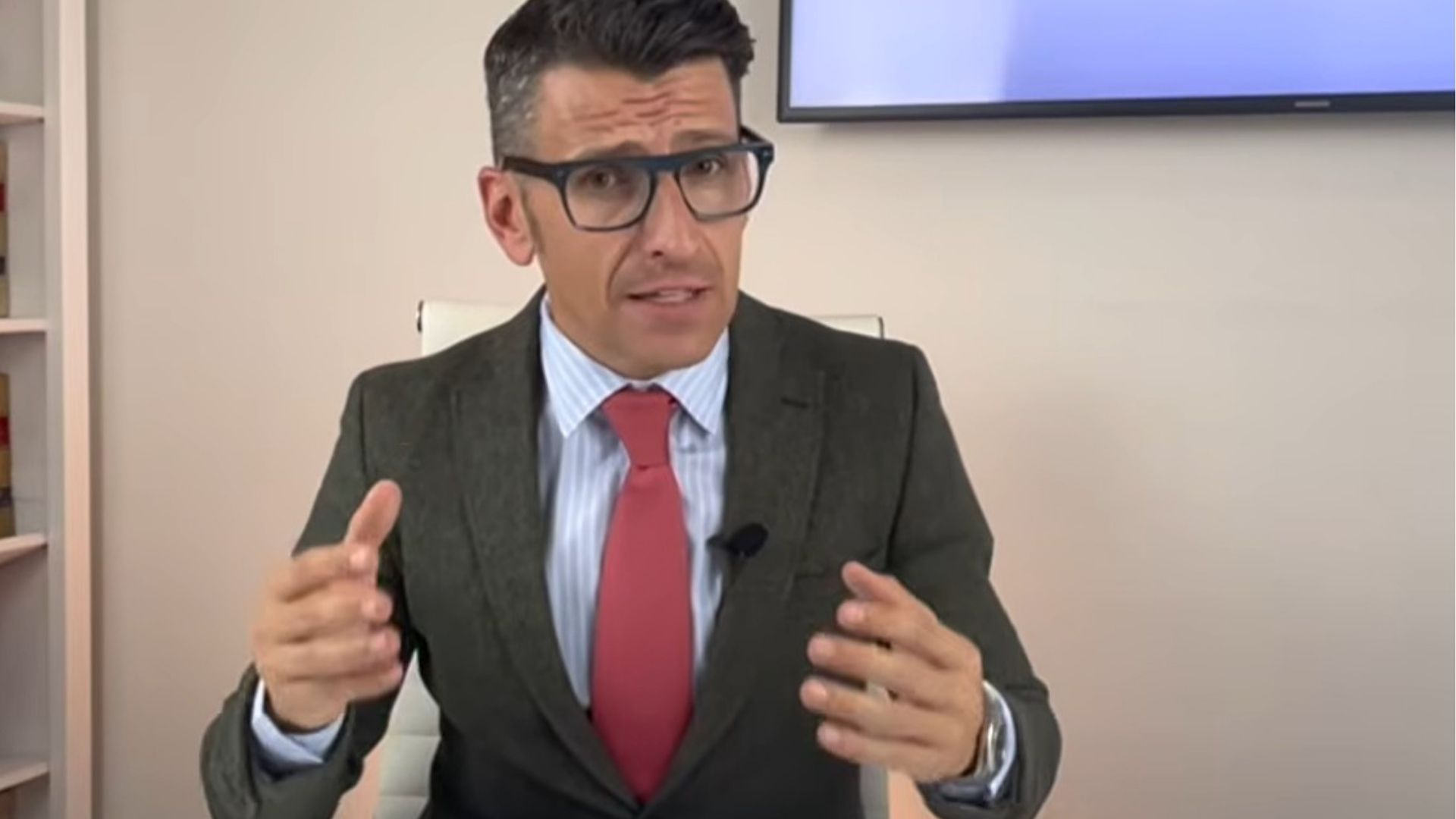 Manuel Hernández, abogado: 