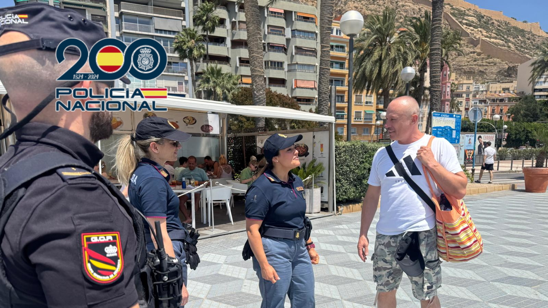 Policías italianos patrullan Alicante y realizan una detención en su primer día