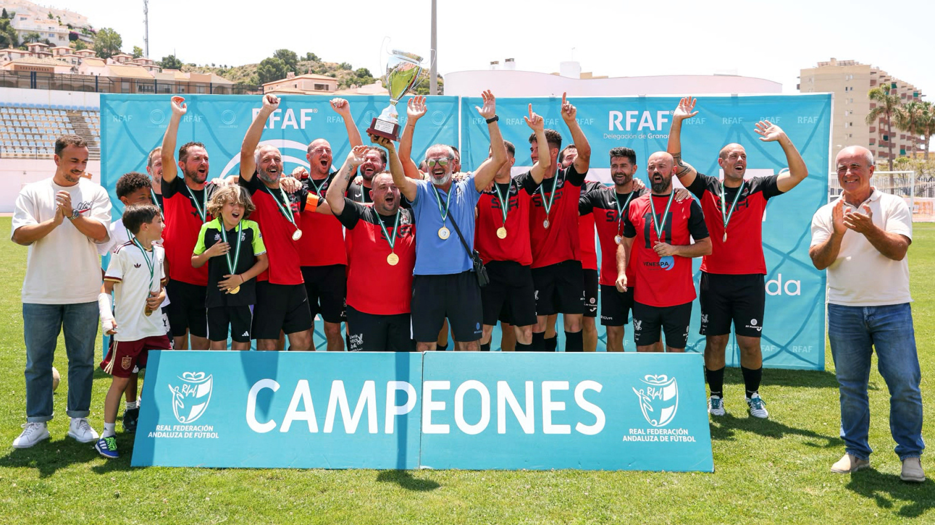 Almuñécar corona a CF Villanueva Mesía como campeón del Andaluz de Fútbol Veteranos +35
