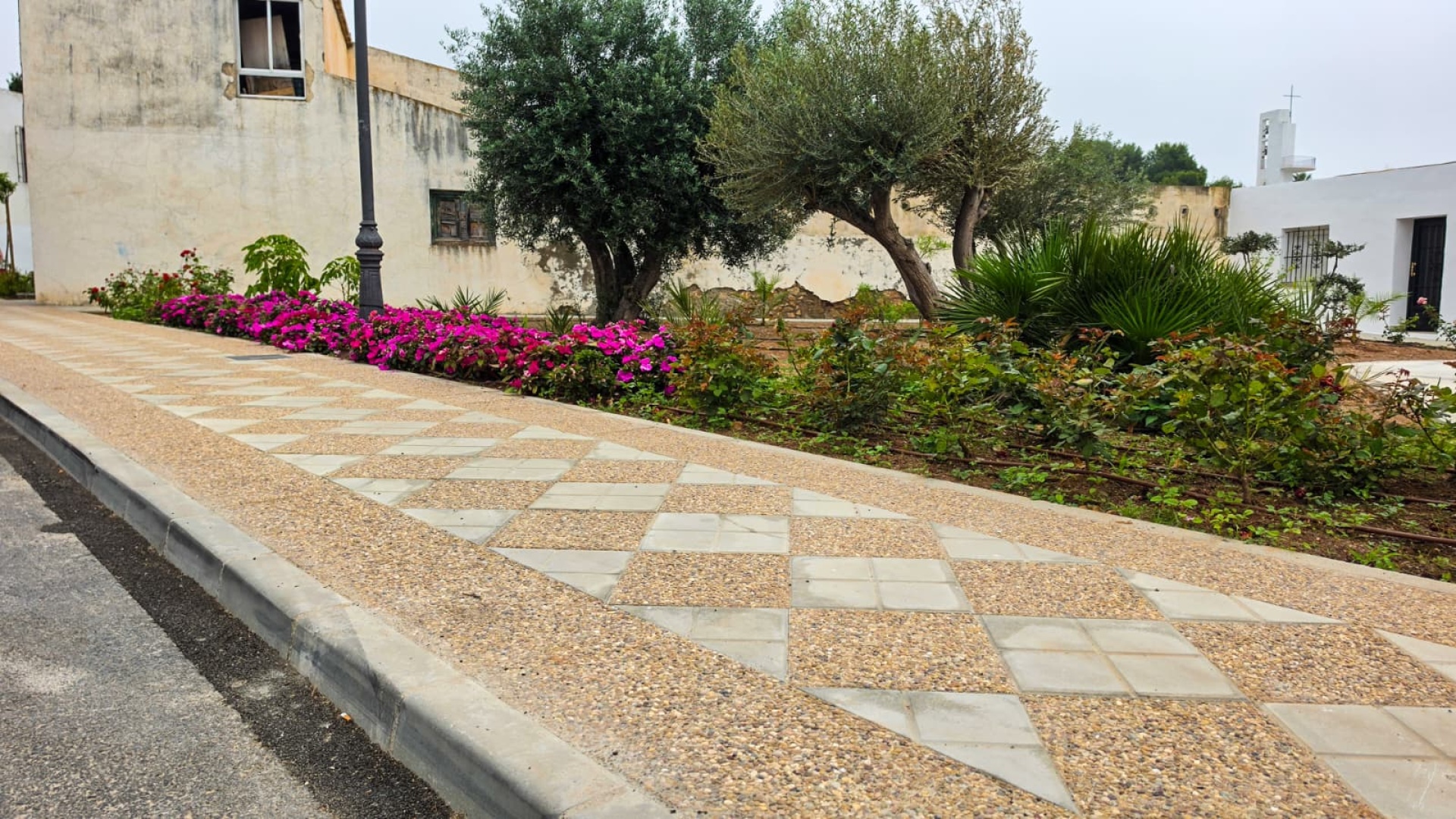 Motril culmina la mejora del acerado de Puntalón con una inversión de 116.000 euros