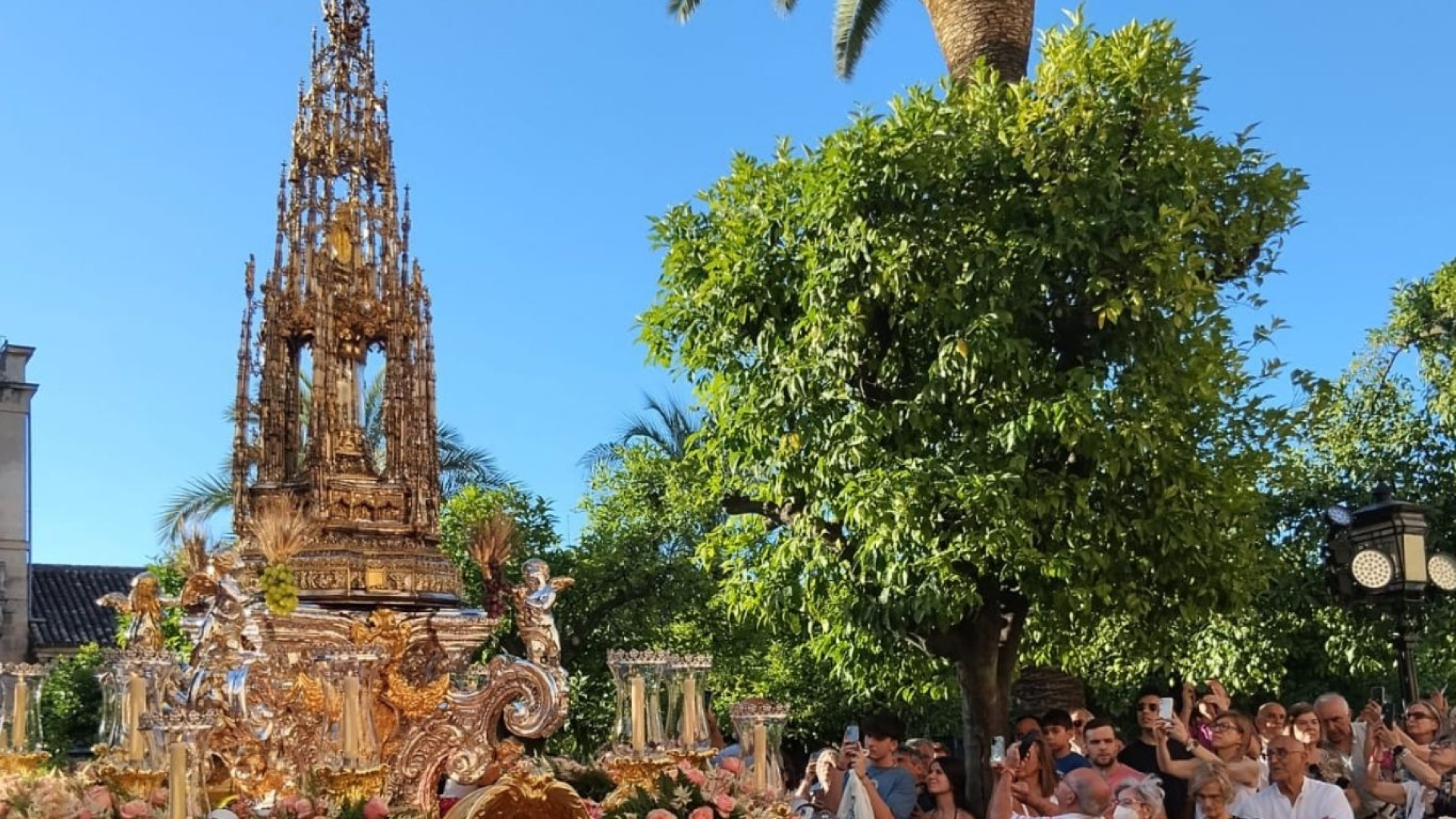 Córdoba celebra un histórico Corpus Christi en la víspera de la visita del Papa