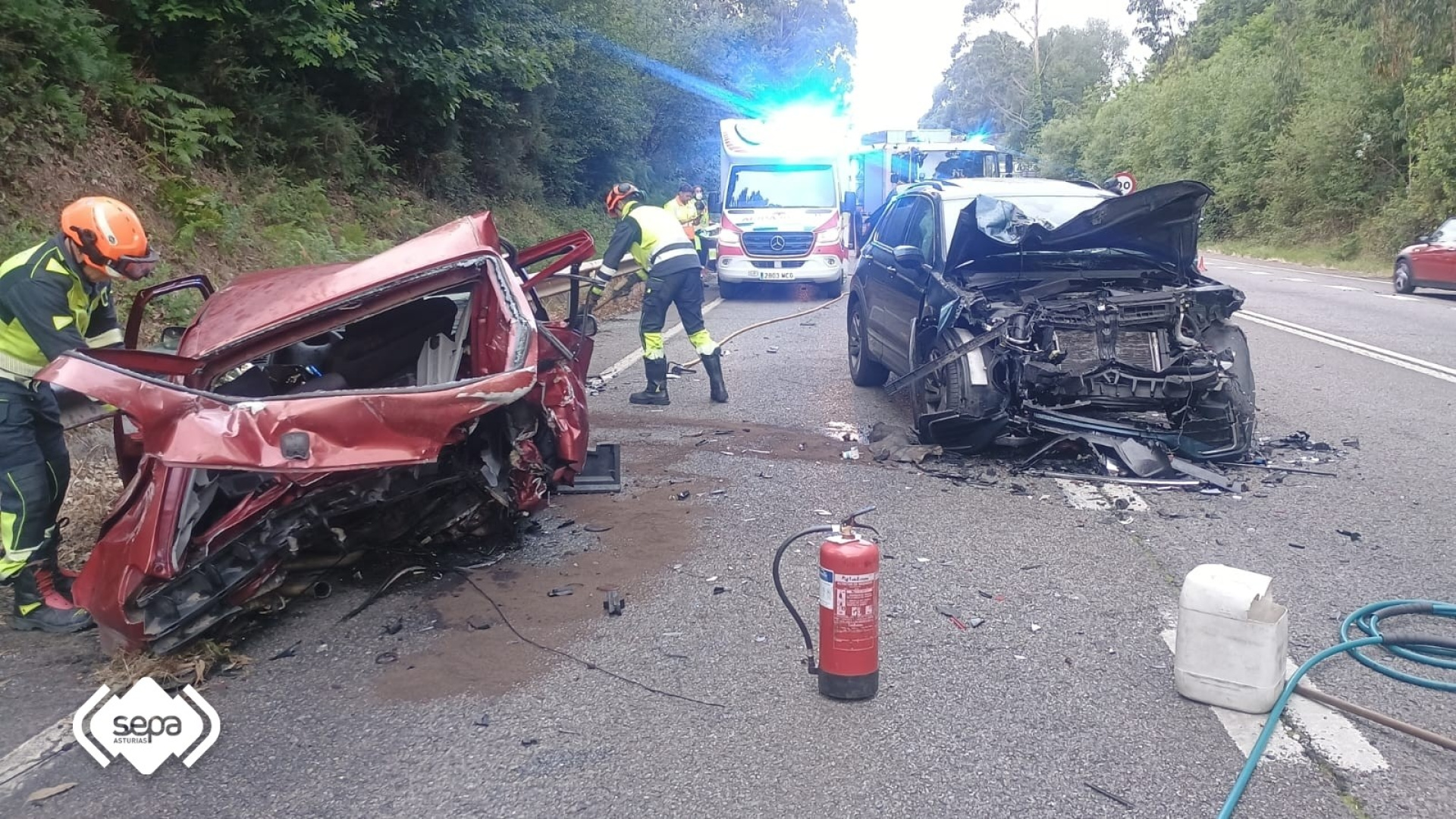 Un joven de 30 años fallece en un grave accidente en la variante de Avilés que deja también dos personas heridas