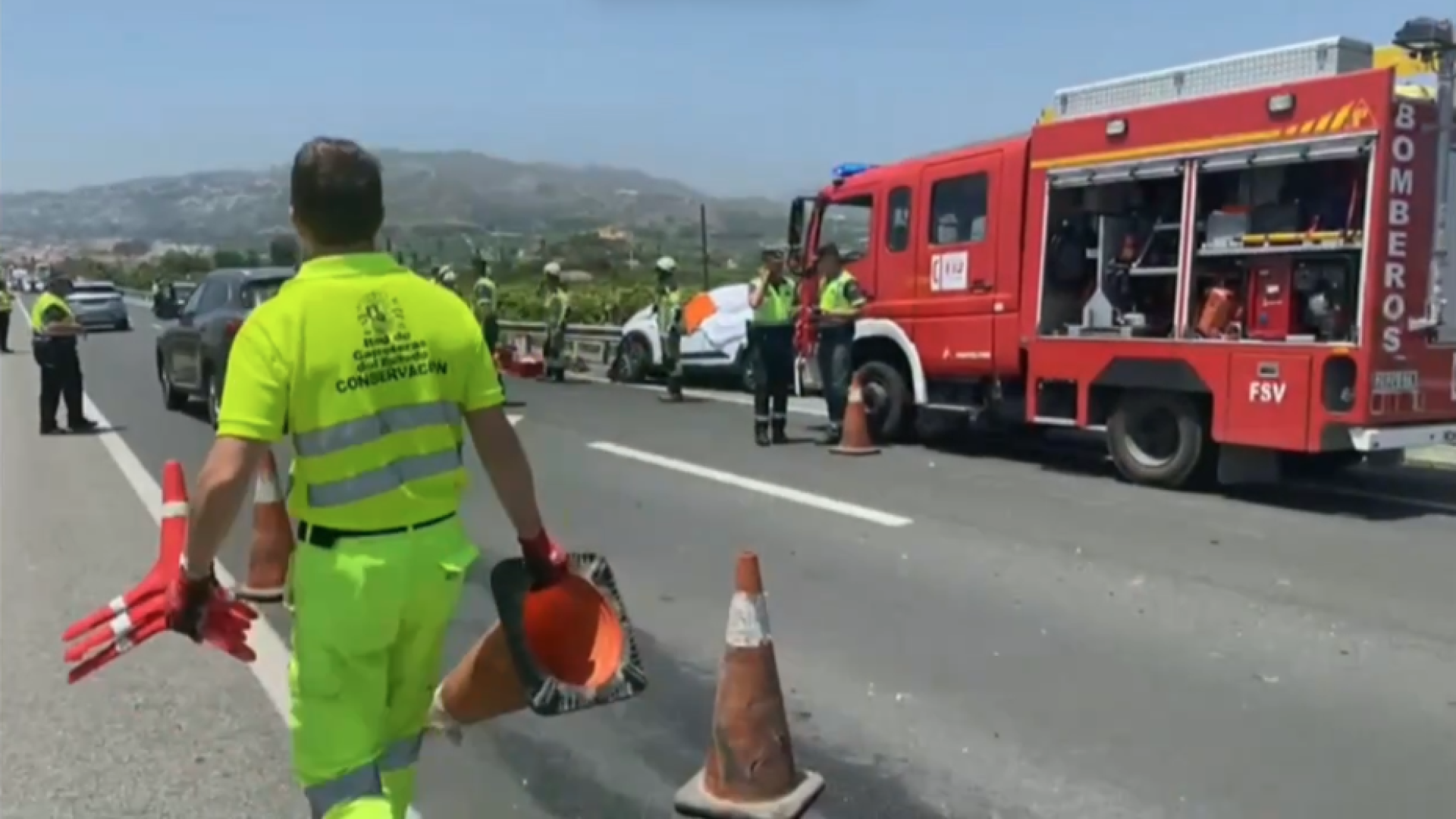Muere un joven en una colisión múltiple en la N-340 a su paso por Salobreña
