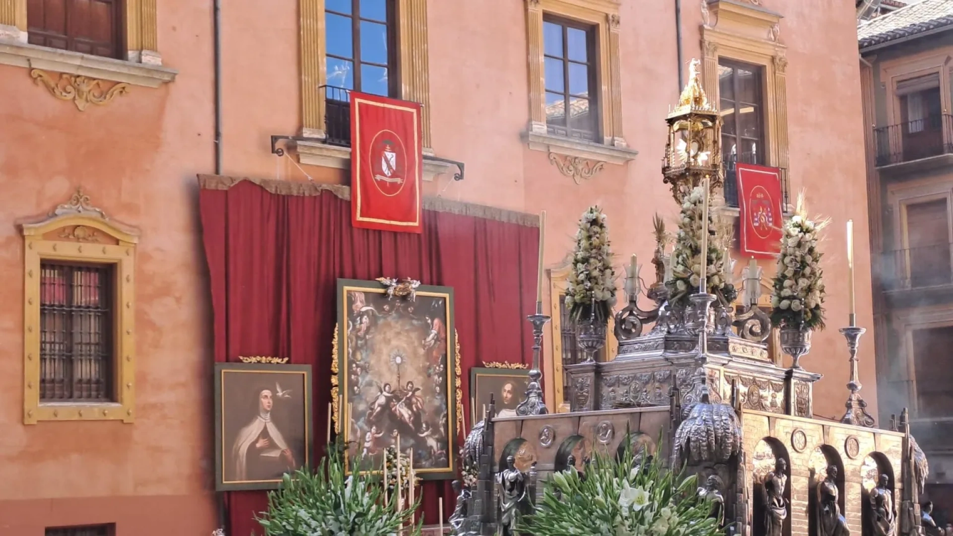 Granada se vuelca en su 