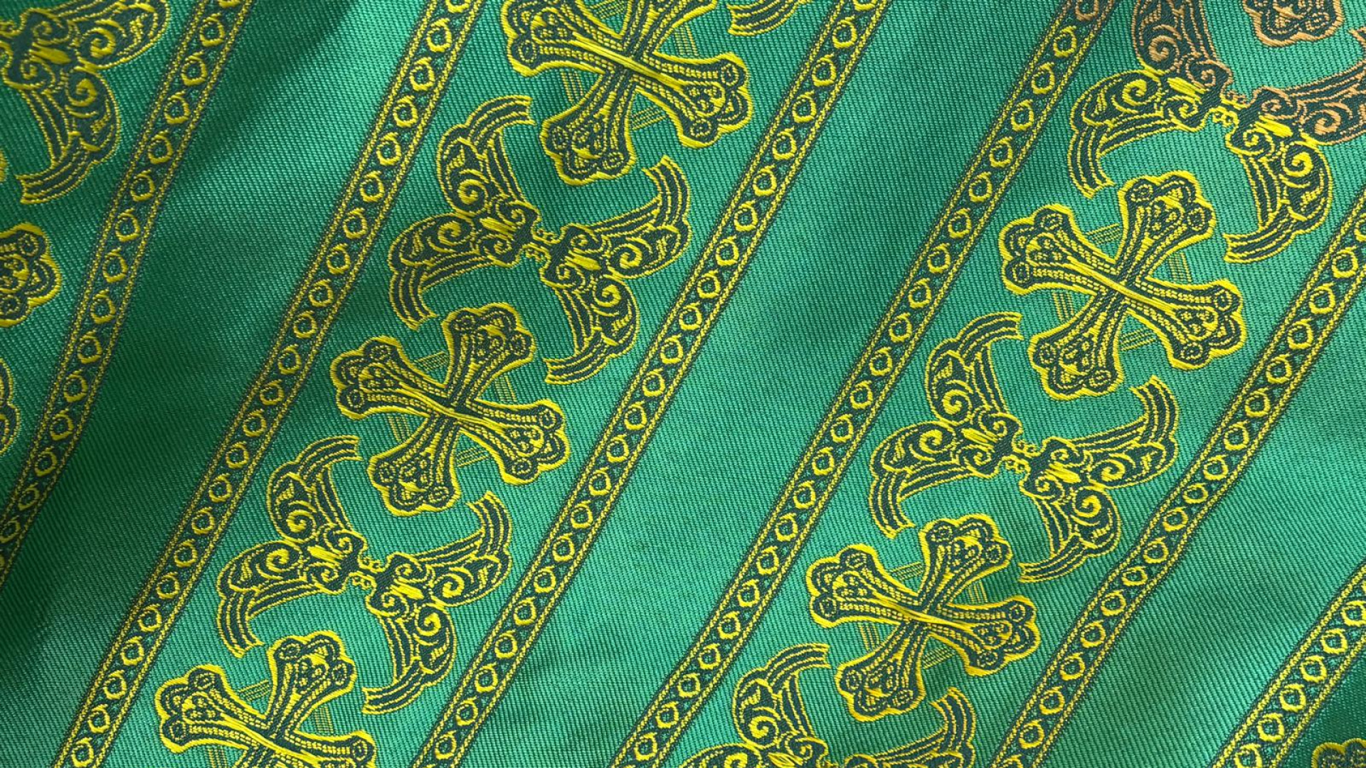 El secreto textil de Alcoy que viste al Papa en su visita a España