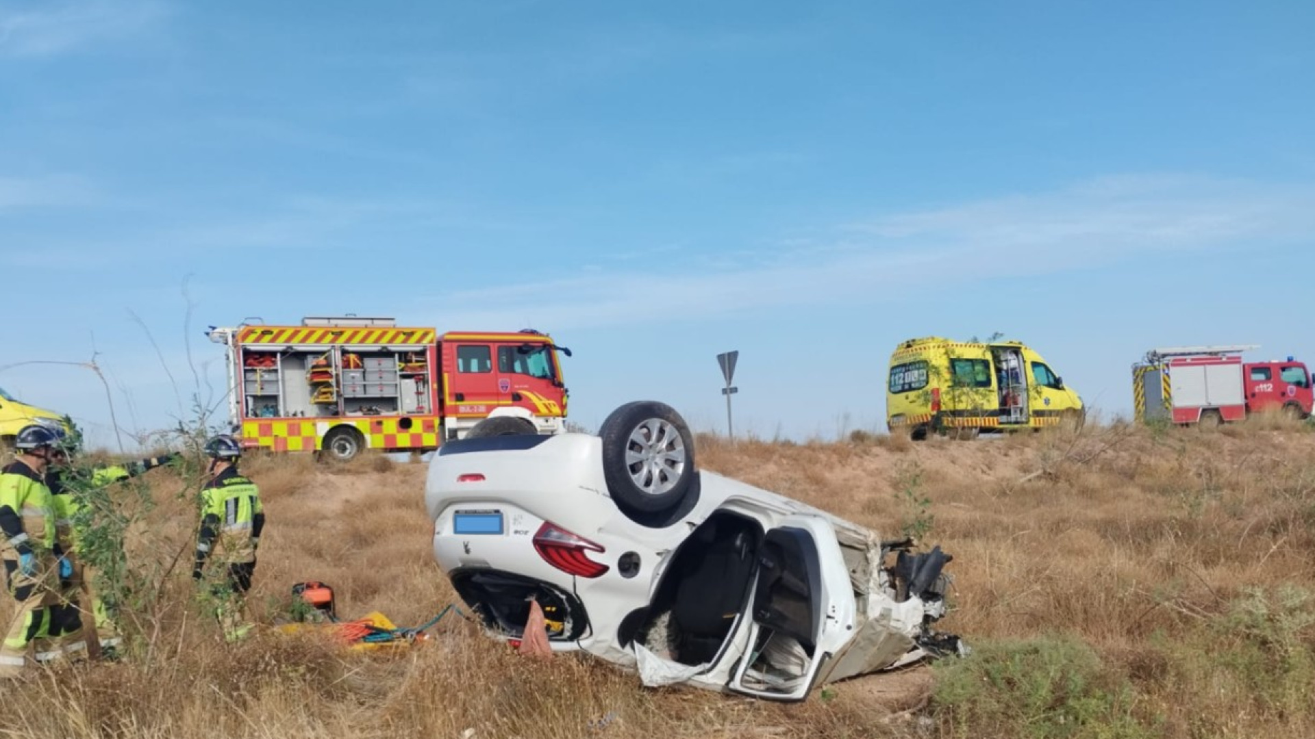 Mueren dos personas al salirse de la vía y volcar su coche en Fuente Álamo