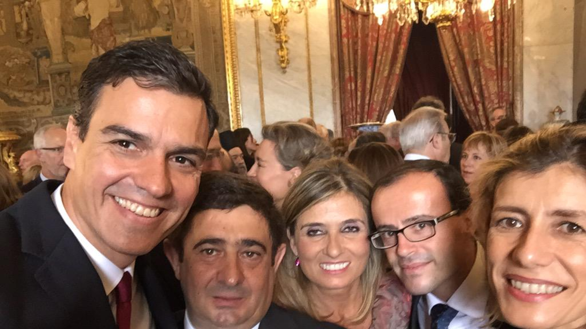 "Amigo", "líder valiente" o "gracias por no cambiar": las pu