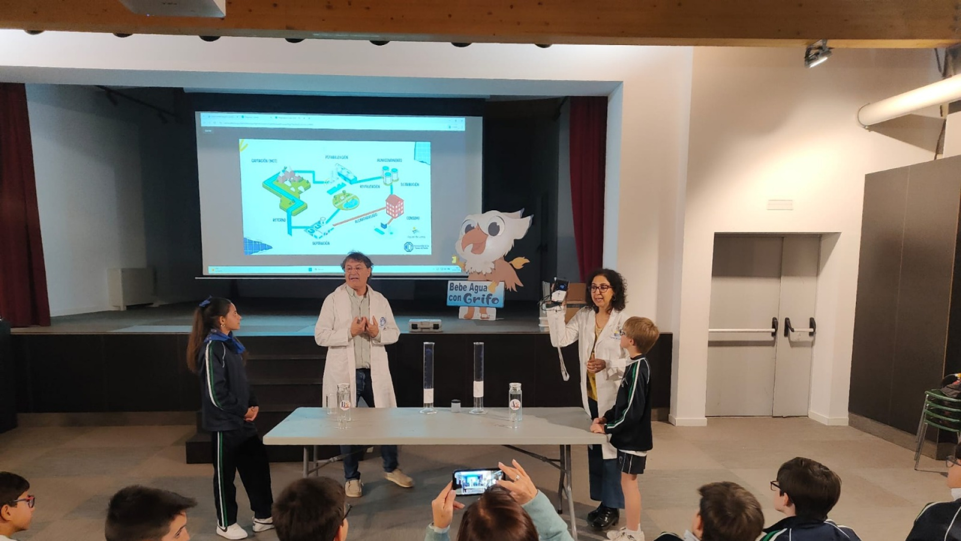 La campaña que consigue que los niños de Lorca beban más agu