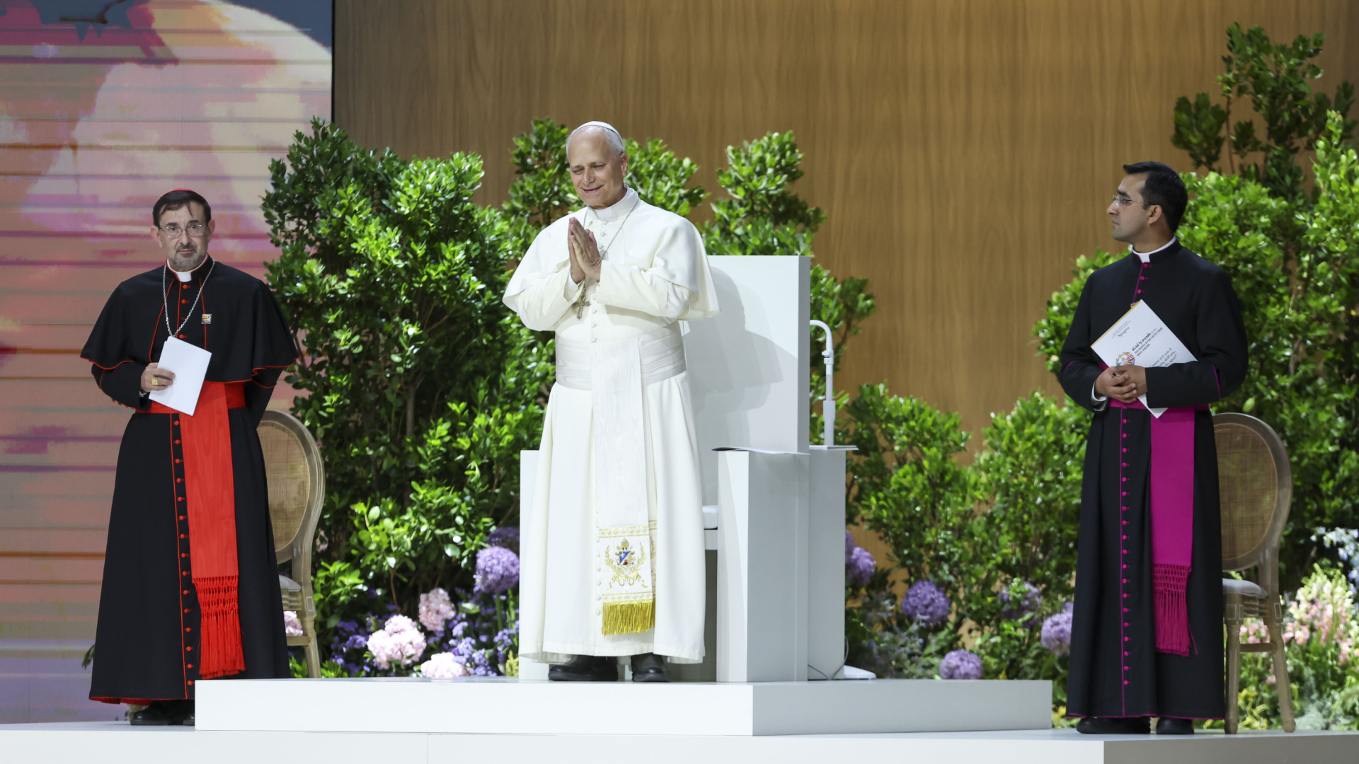 El Papa anima a buscar sentido y elogia la cultura española: