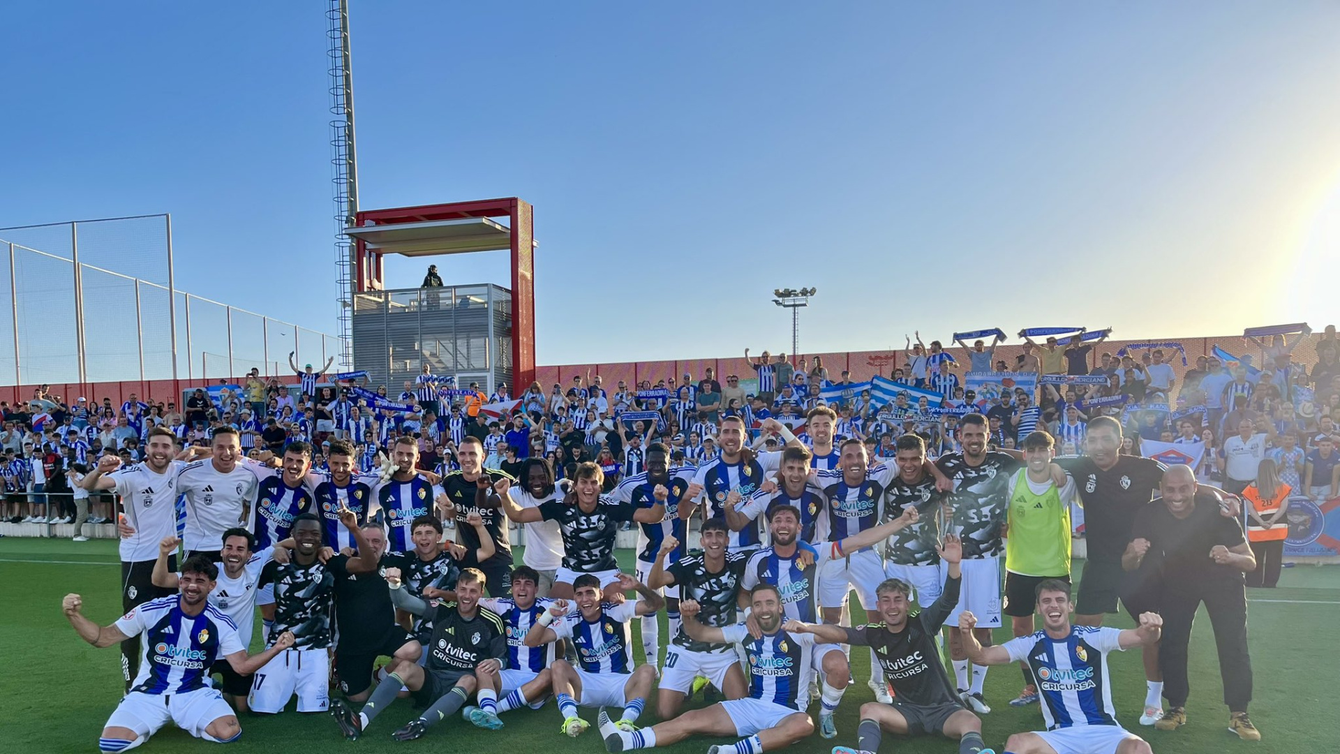 La Ponferradina se aferra al sueño del ascenso y se jugará l