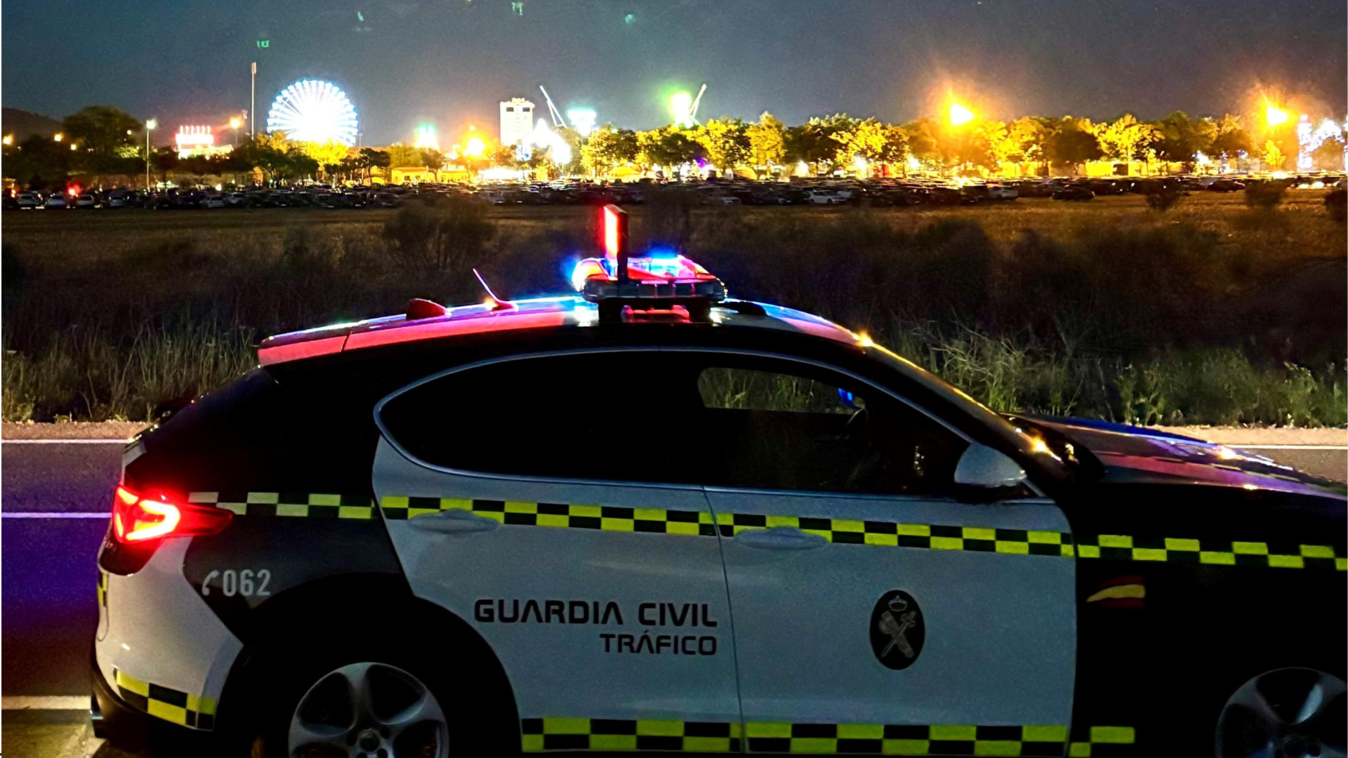 Un conductor drogado y sin carnet huye de un control y choca