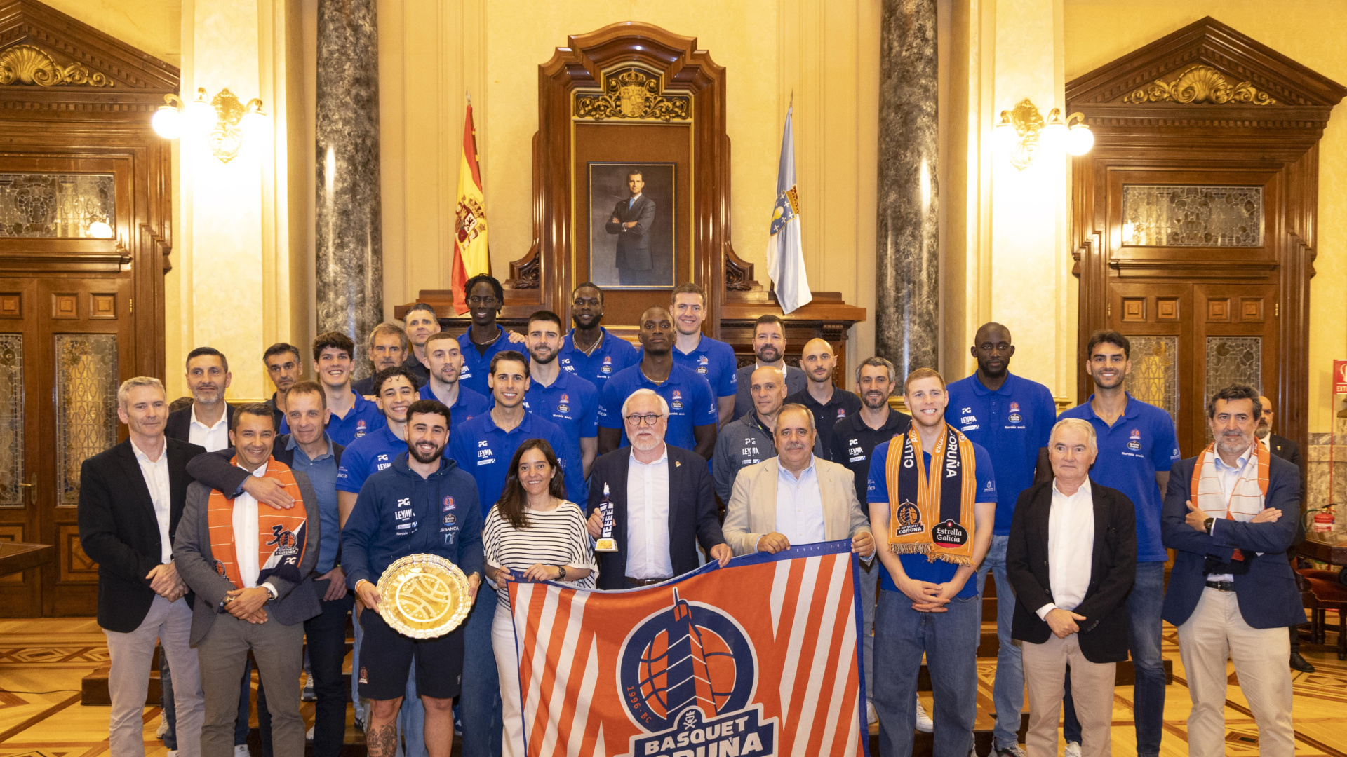 O Concello homenaxea ao Leyma Básquet Coruña polo seu ascens