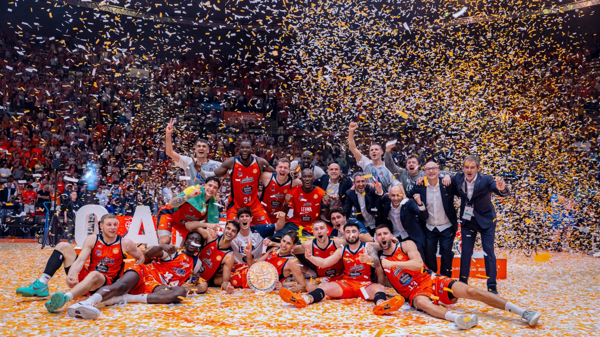 La euforia del Leyma Coruña tras su ascenso a la Liga ACB: "