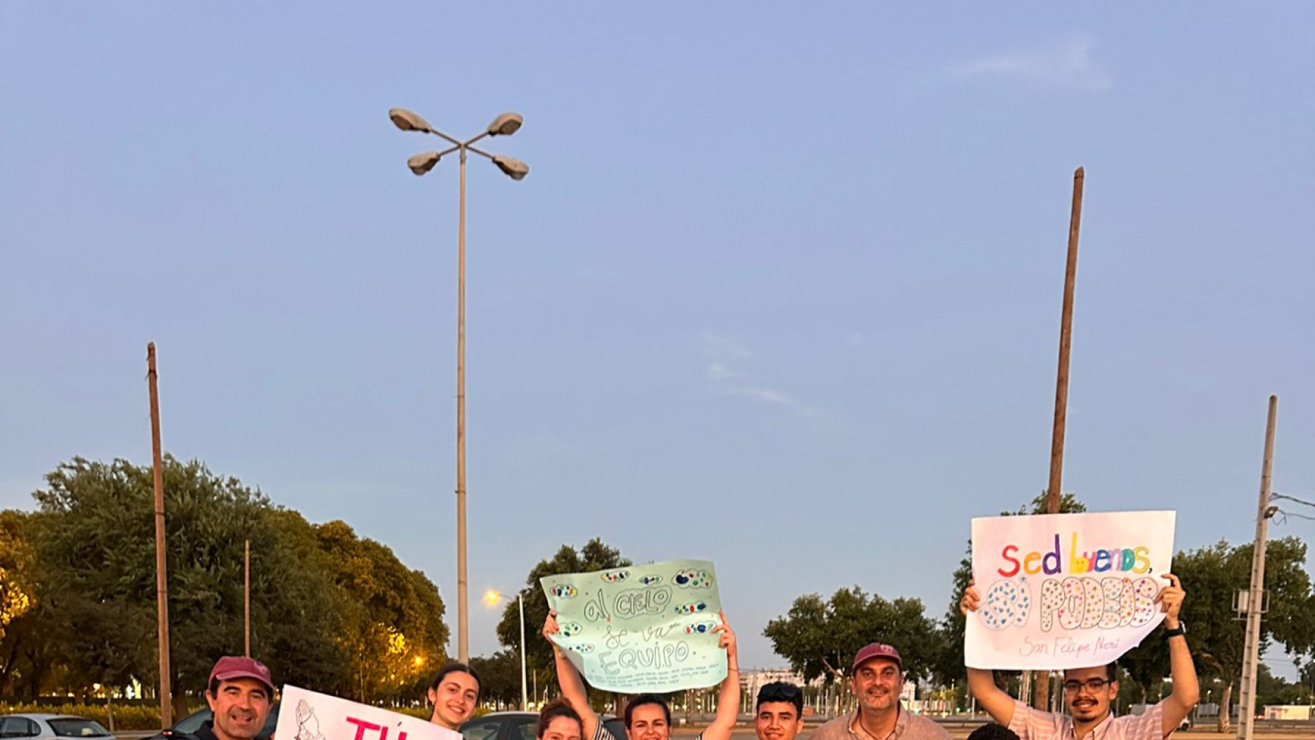 Los jóvenes de Sevilla regresan tras su encuentro 