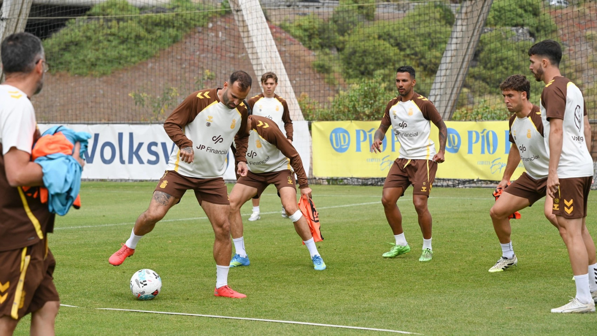 La UD Las Palmas ya prepara el partido de la Rosal