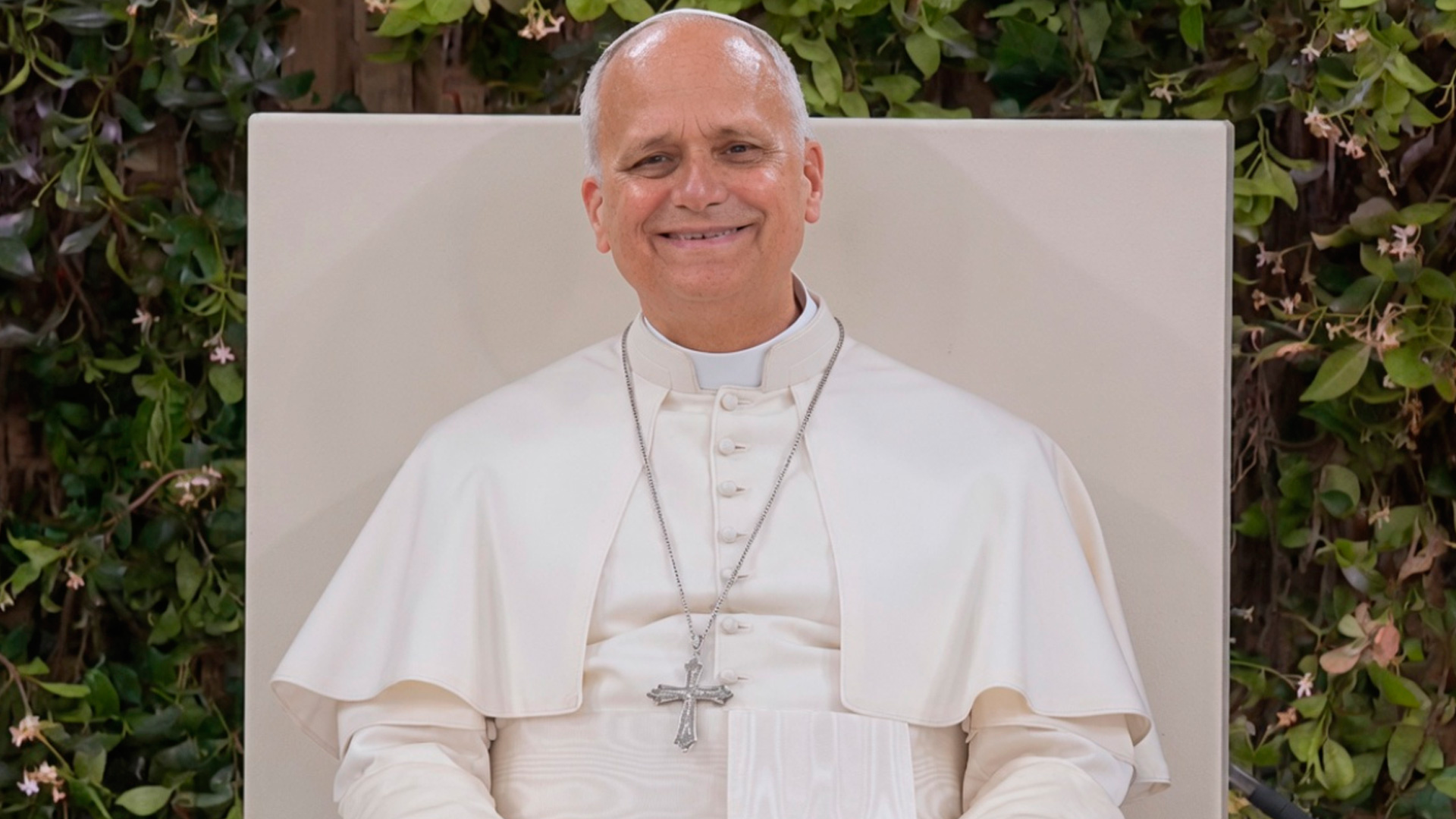 El Papa se divierte con el número de Paco González