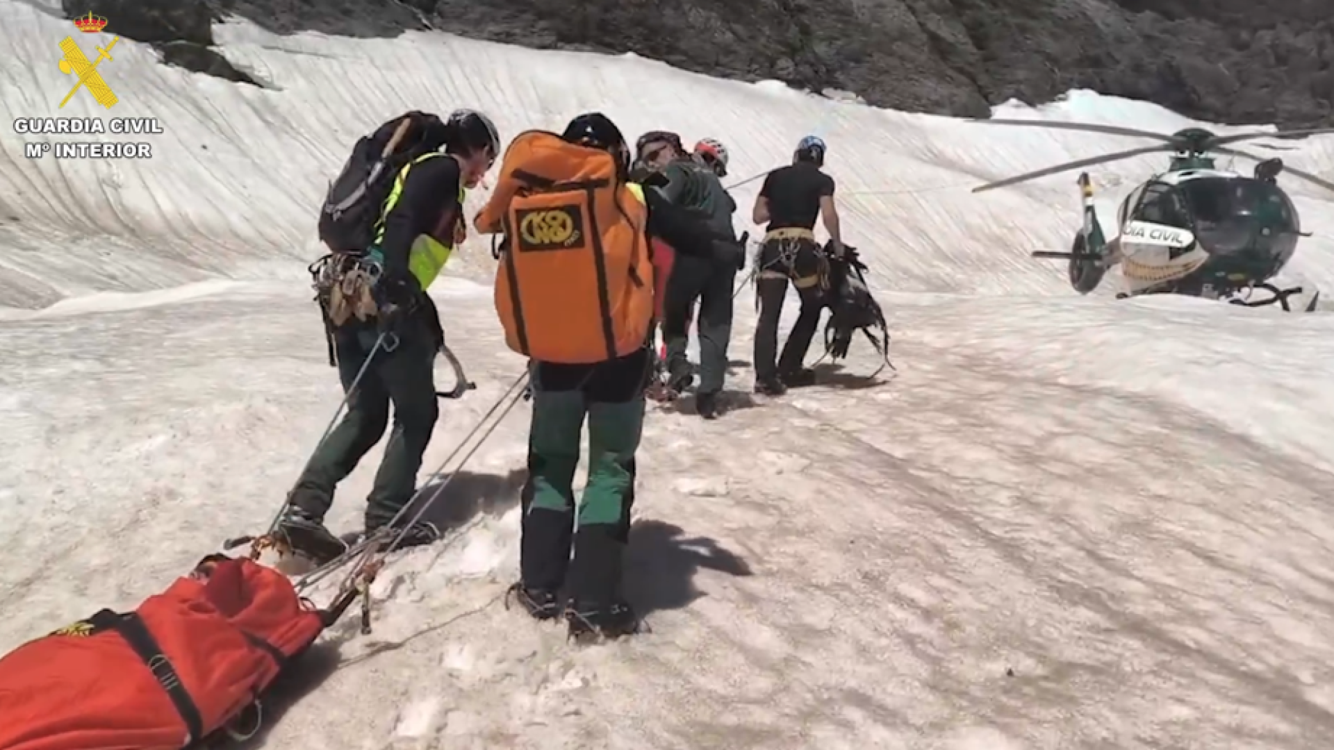 La Guardia Civil rescata a siete personas en un in