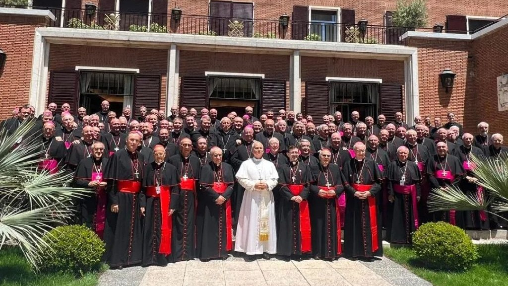 El obispo de Jaén presenta al Papa la devoción a la Virgen d