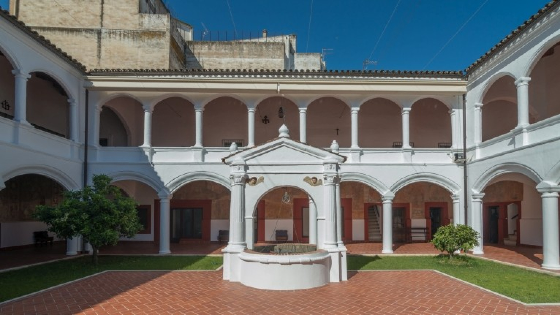 Marcos Pacheco, guía en el Monasterio de Santa Ana