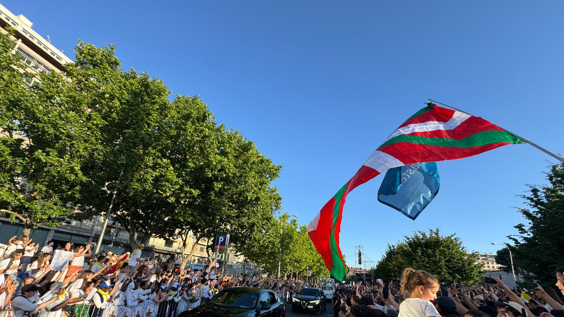 Peregrinas alavesas sucumben al Papa León XIV y le