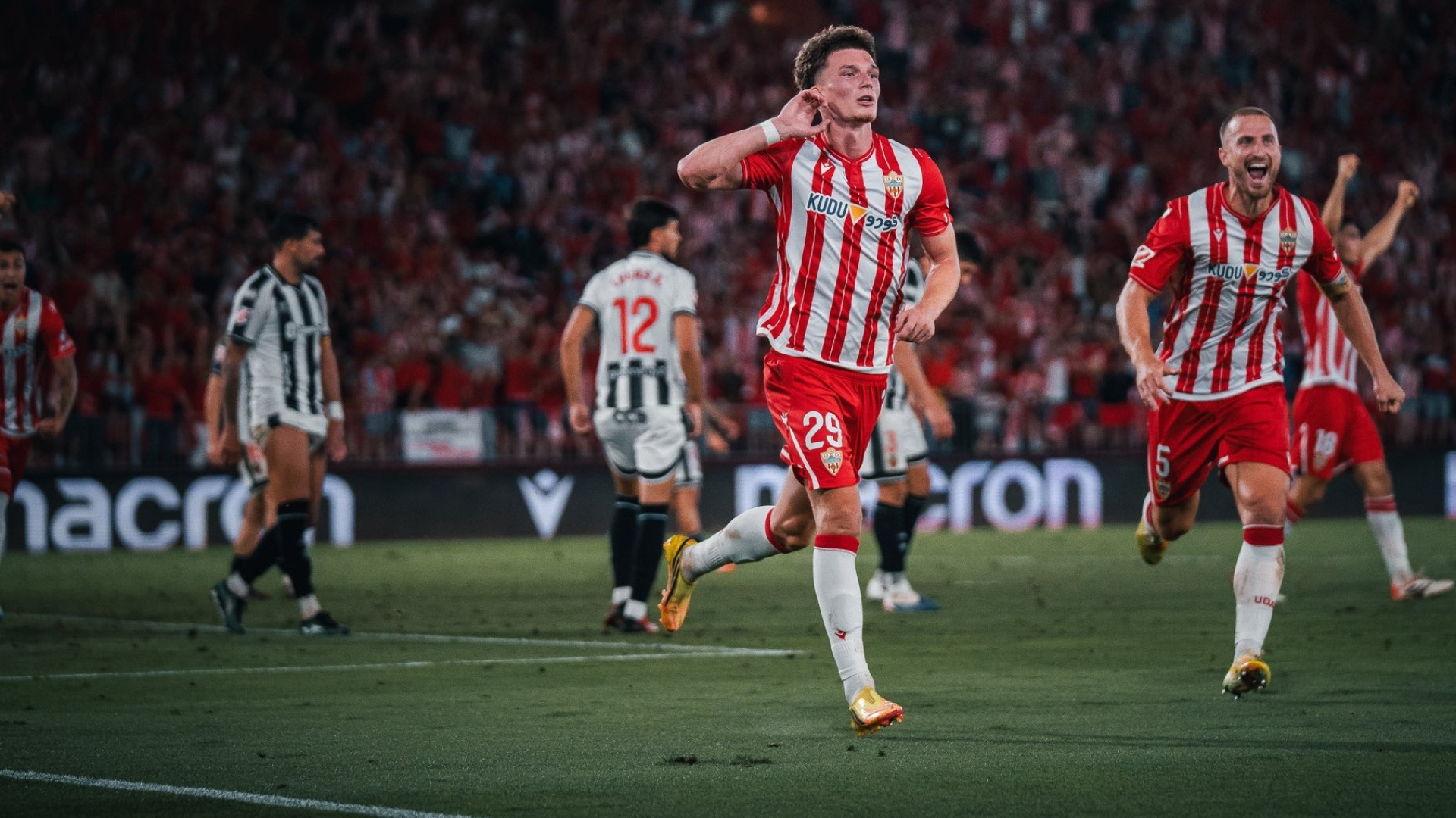 El Almería se mete en la final del playoff de asce