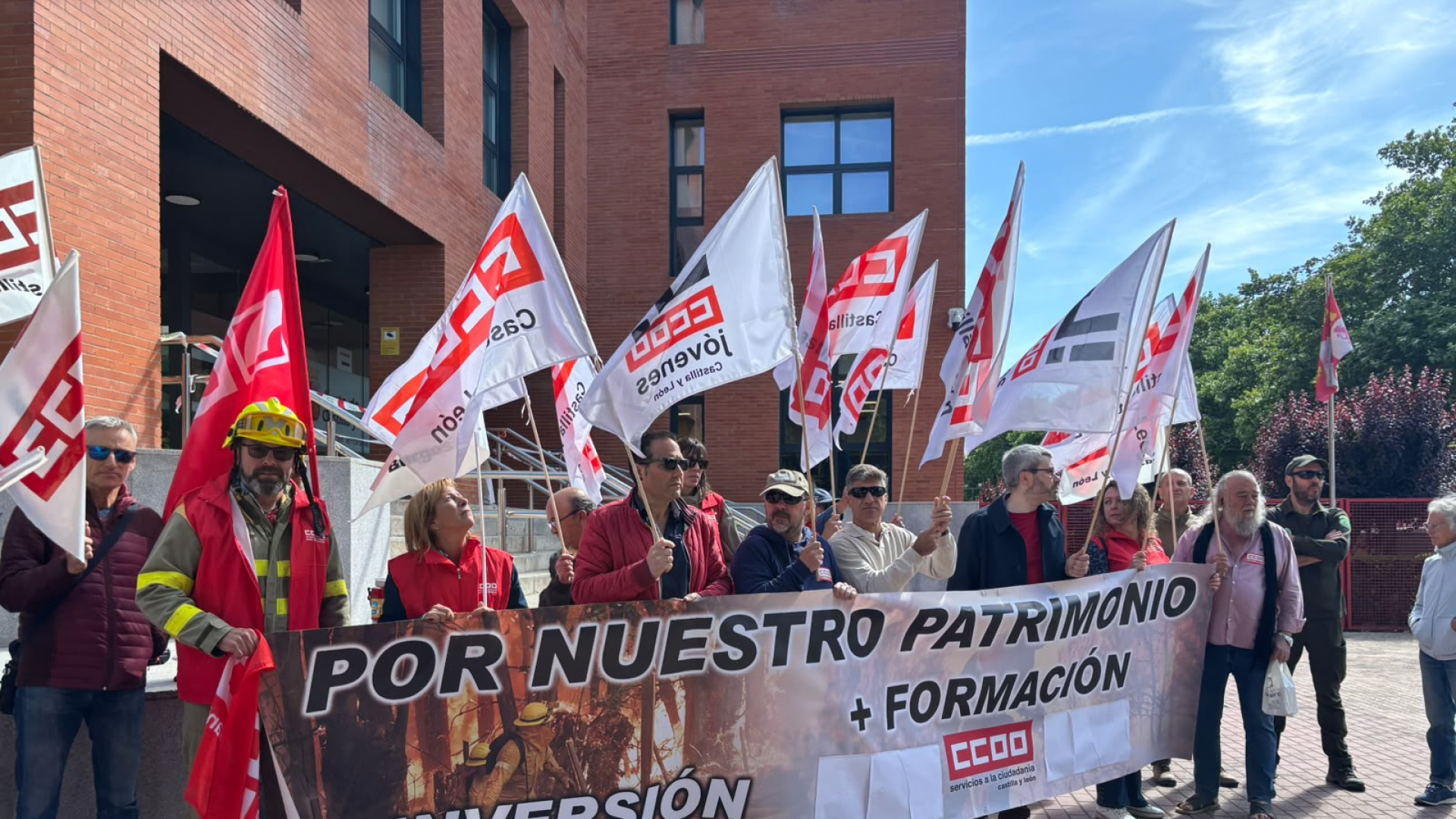 Los sindicatos alertan de una campaña de incendios