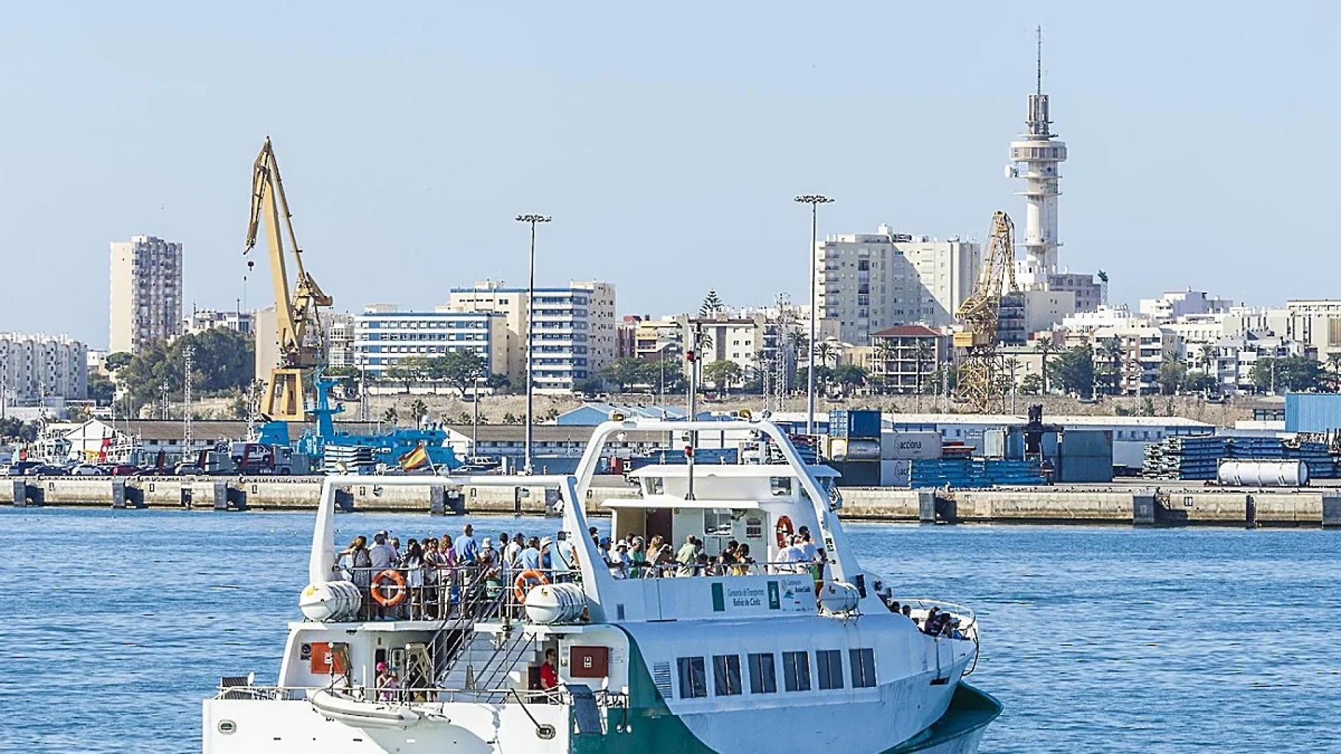 El catamarán de la Bahía de Cádiz cumple 20 años mirando al 