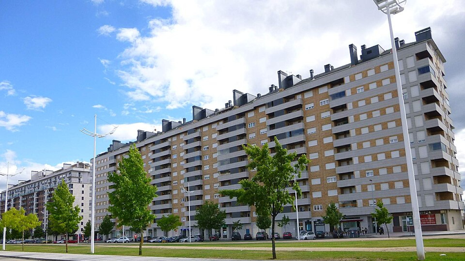 La Rosaleda de Ponferrada (León) se mueve con una jornada de