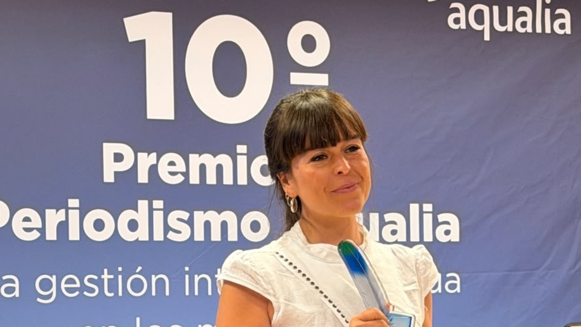 Celia Lafuente gana el X Premio de Periodismo Aqua