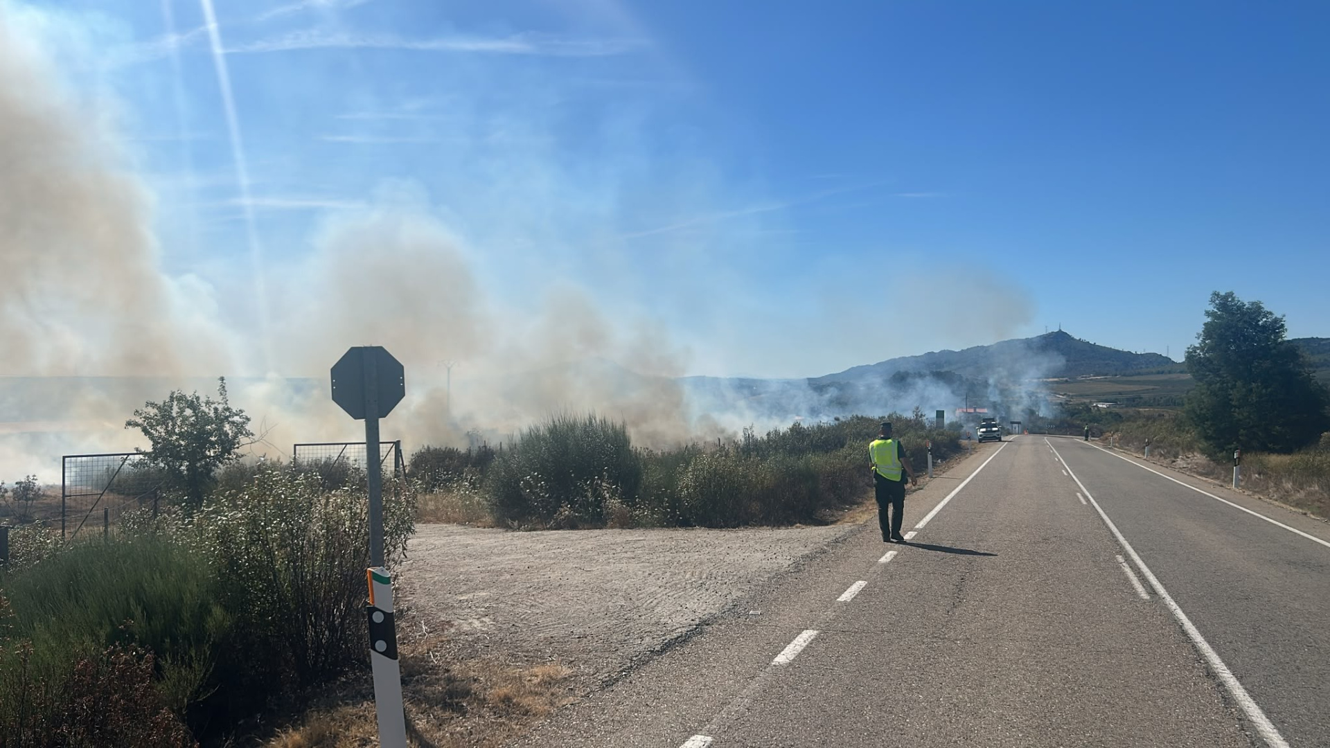 Se reactiva el incendio de Cáceres y obliga a cort