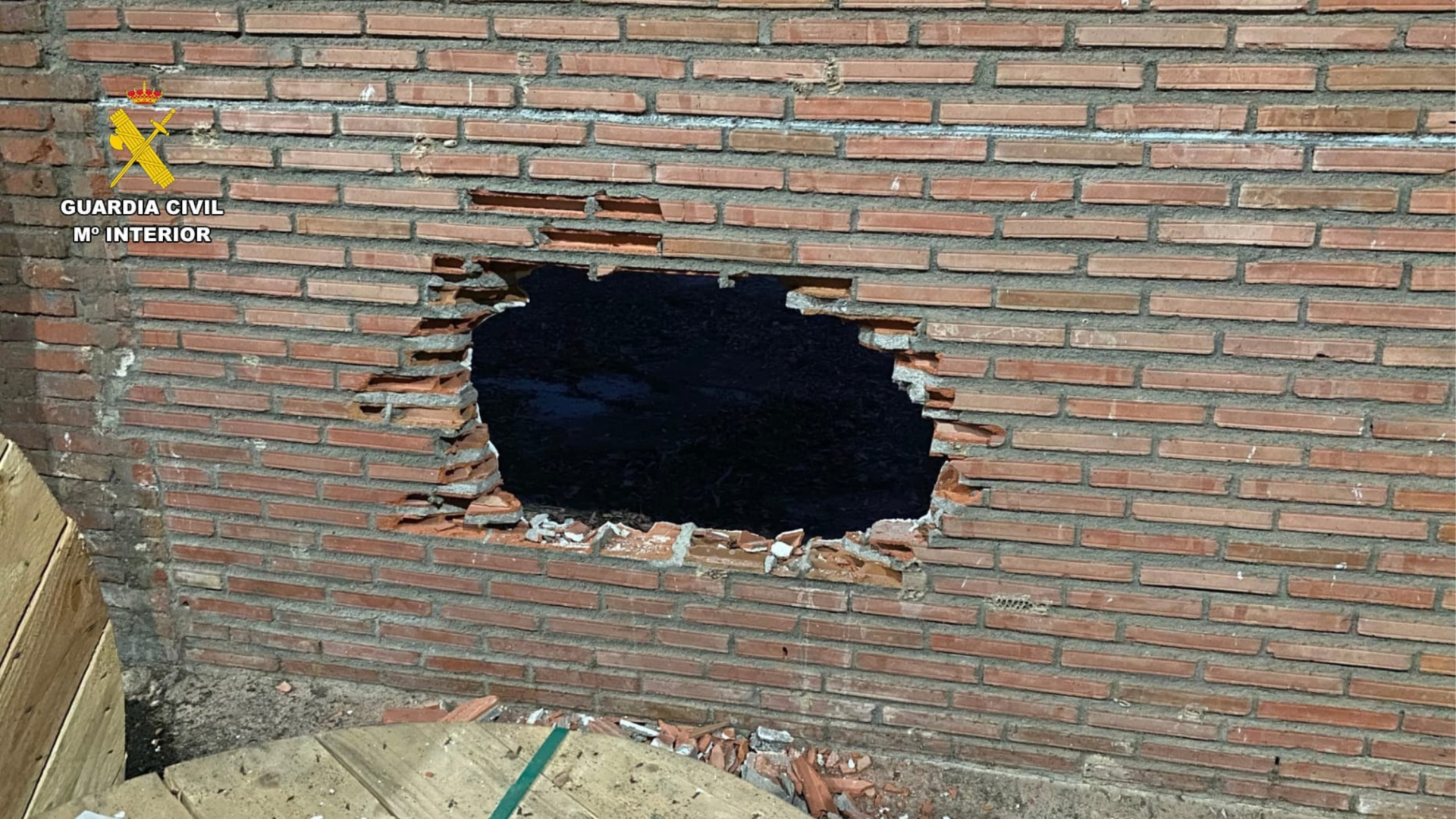 Pillados con una sierra aún caliente: frustran un robo en un