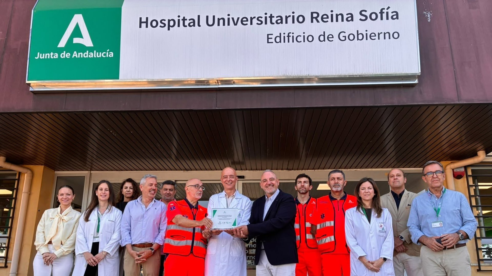 El 061 rinde homenaje al Hospital Reina Sofía de Córdoba y l