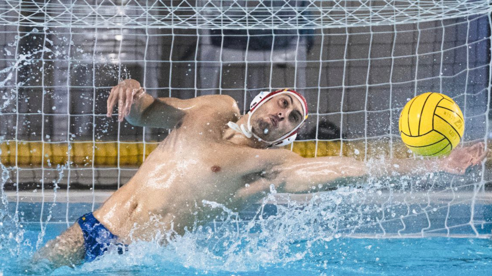 Los penalties premian al mejor juego del Barceloneta que luc