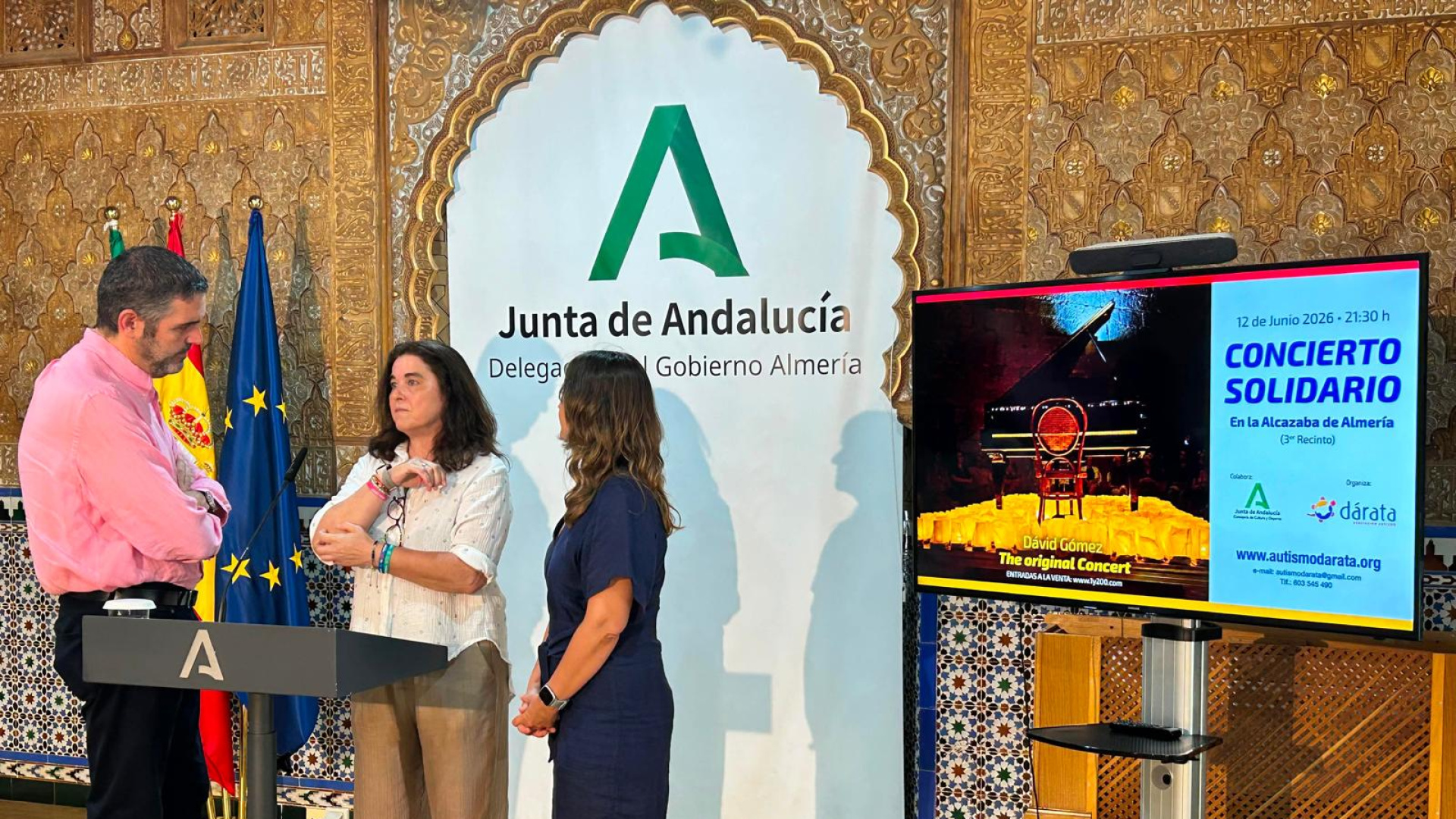 La Alcazaba de Almería se ilumina por el autismo c