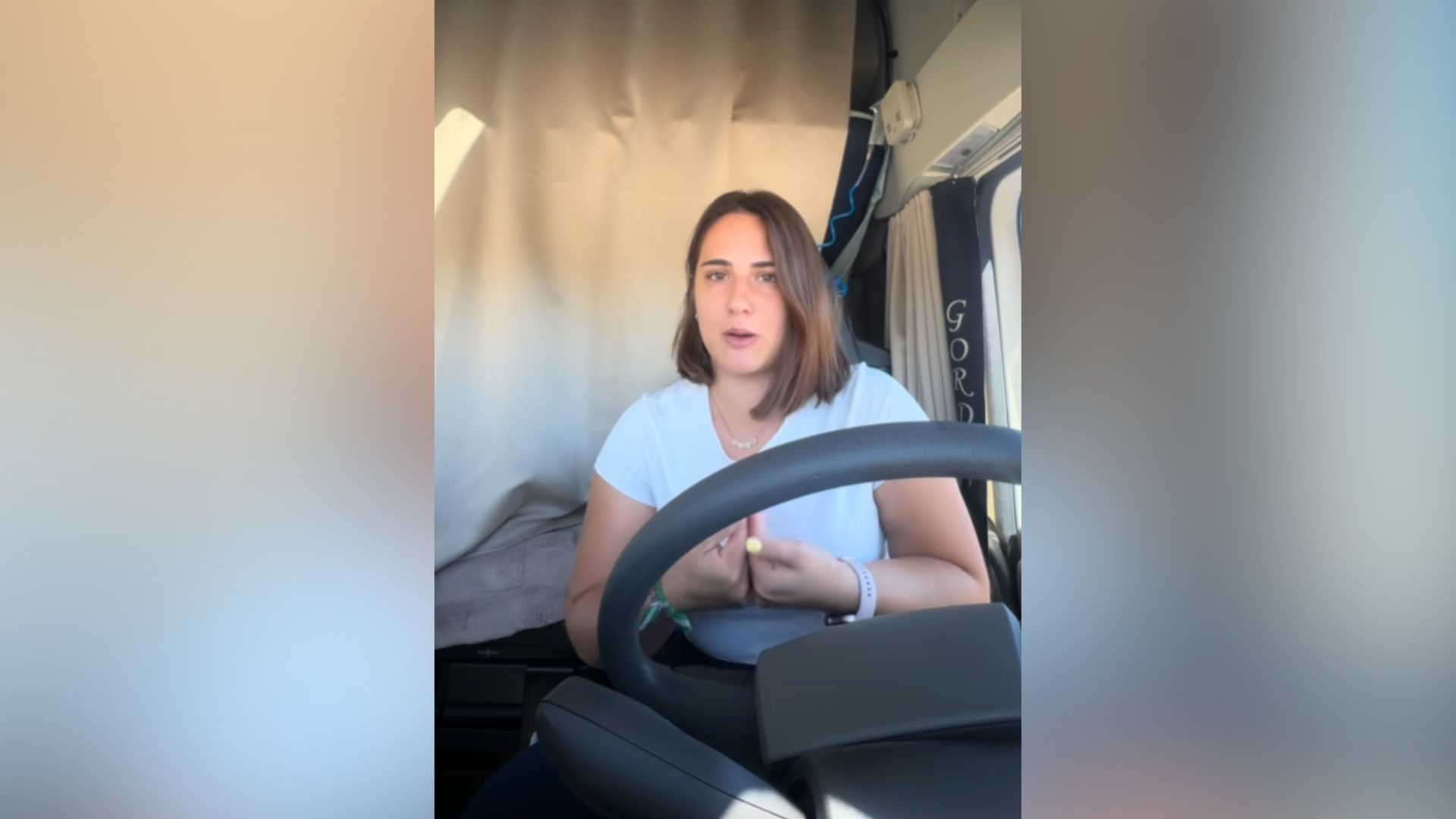 Flori, camionera: "Los conductores tendríamos que hacer un examen cada dos o tres años, no es justo que una persona con un golpe de suerte ponga en riesgo a la gente en carretera"