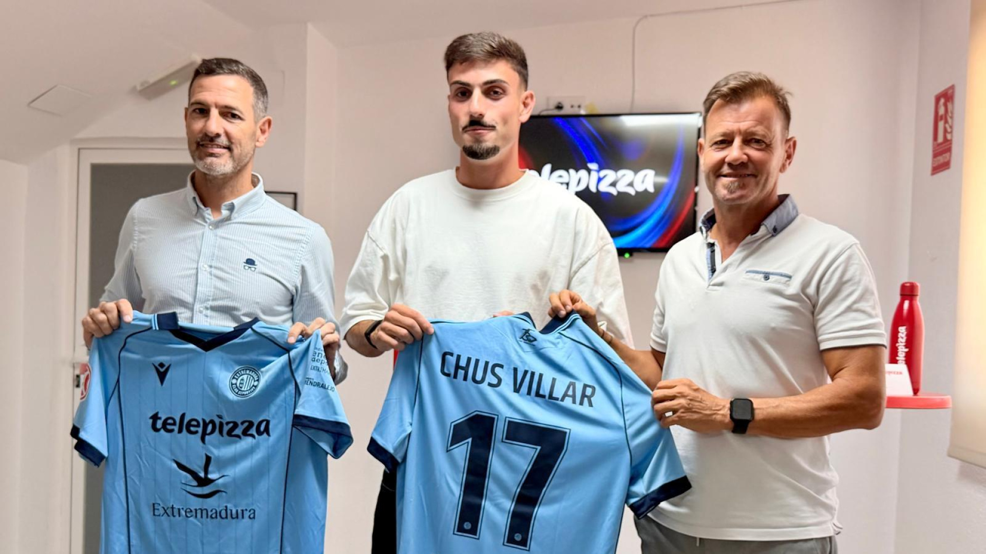Chus Villar, nuevo fichaje del Extremadura: "Vengo a un club con un proyecto increíble"