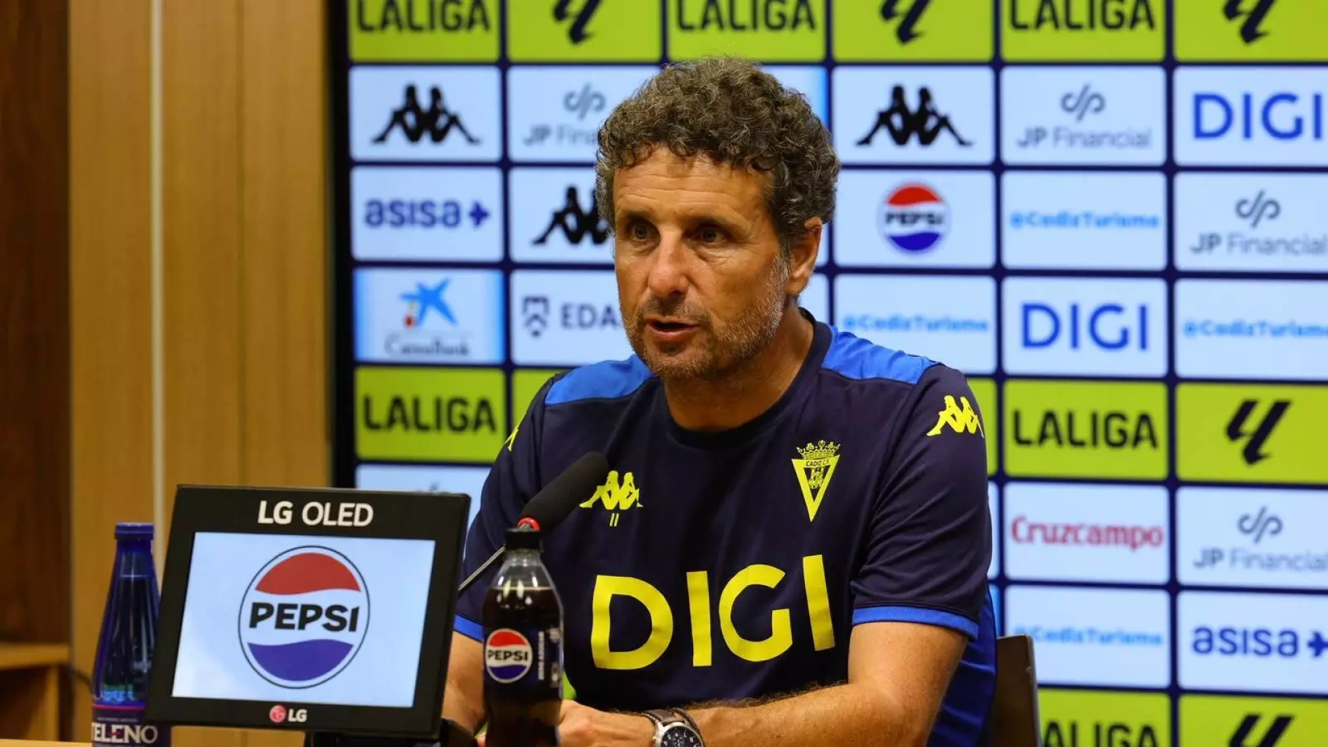 Idiakez deja de ser entrenador del Cádiz a cuatro días de su debut en Liga