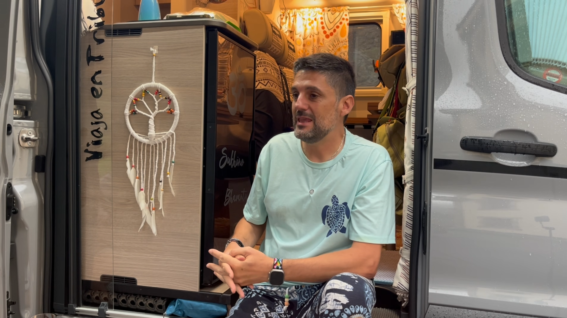 Jesús Lives in a Camper Van, Spends Just €500 a Month