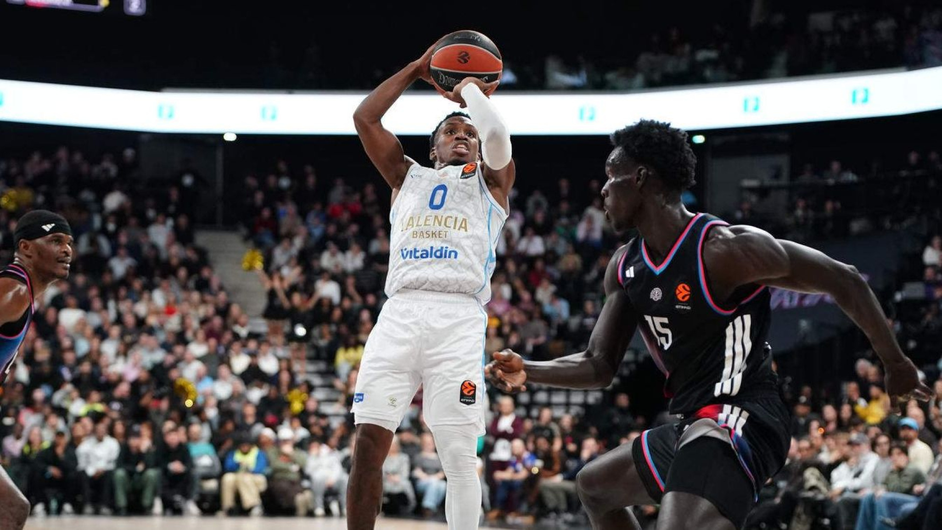 TJ Shorts pone en pie París y Valencia Basket disfruta (93-104)