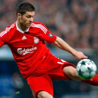 Xabi Alonso, durante su etapa como jugador del Liverpool