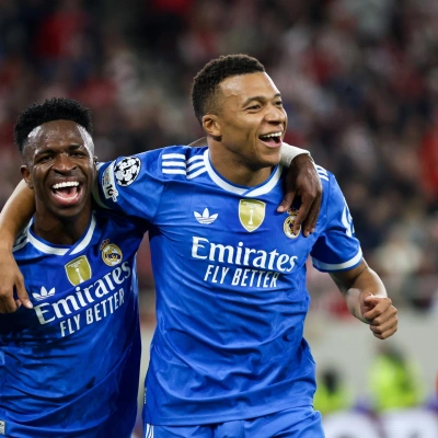 Mbappé y Vinicius celebran el gol del Real Madrid al Olympiacos