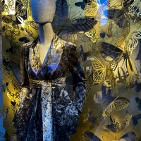 Negro, terciopelo, seda y mucho, mucho brillo es lo habitual para quienes, incluso en familia, quieren ser epítome de elegancia en las comidas y cenas de Navidad