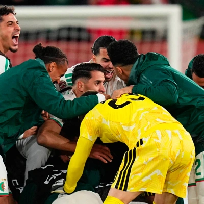 Euforia en la selección de Argelia tras clasificarse ante la República del Congo para cuartos de final de la Copa de África