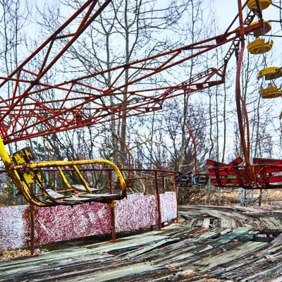 Antigua noria en la ciudad fantasma de Pripyat. Consecuencias del accidente en la central nuclear de Chernóbil.
