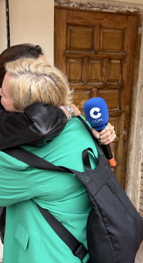 Arantxa, vecina de Utiel, con Pilar García de la Granja