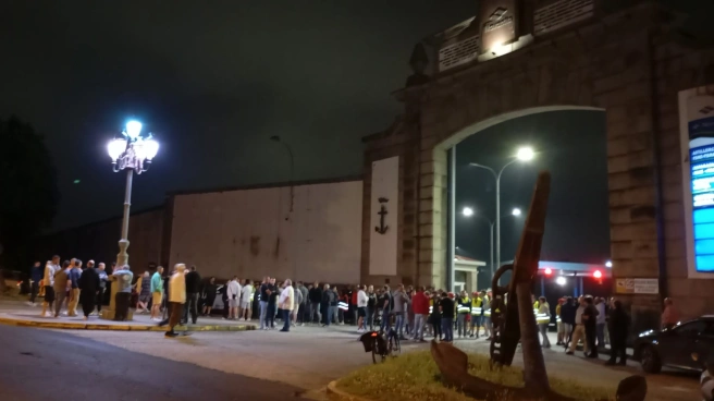 La huelga del metal en A Coruña corta el tráfico en la zona de los ...